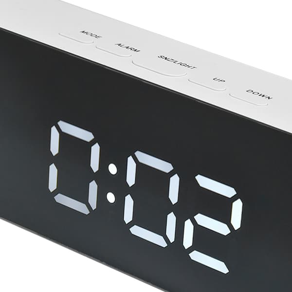 LED digital vekkerklokke, USB-drevet, 3 lysmoduser, slumrefunksjon, Celsius/Fahrenheit, hvit