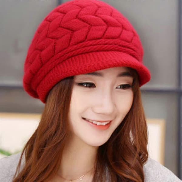 Virkmössa för kvinnor, stickad fleece Baker Boy Peaked Beanie Vintermössa Red