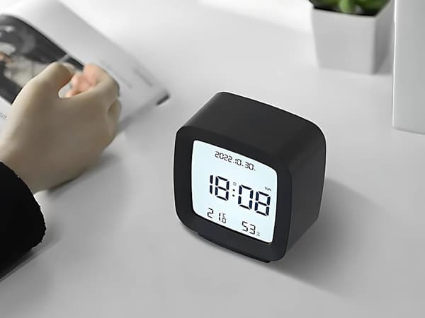 Vækkeur med dato, temperatur og luftfugtighed, LCD-display, snooze-funktion, sort Black