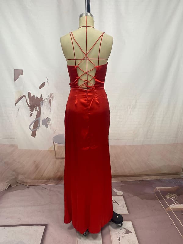 Dam V-ringad Aftonklänning i Satin med Hög Slits RED S