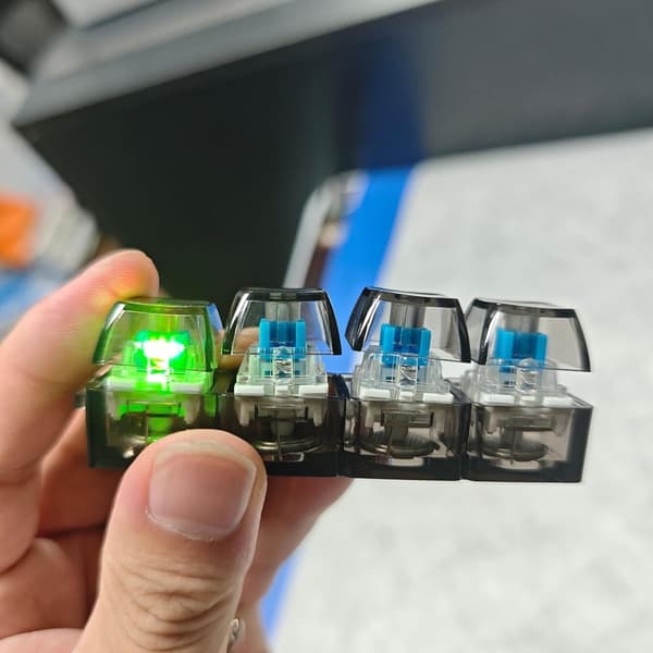 Fidget Spinner med RGB-lys og lyd for voksne og barn [HK] transparent