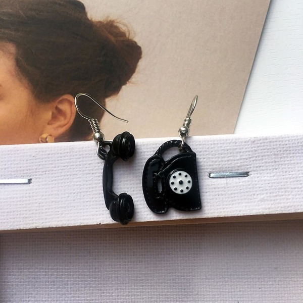 Kvinnors simulerade telefon örhängen svart färg dubbar flickor tillbehör