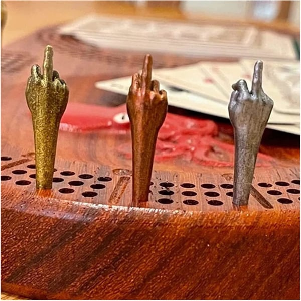 9 stk morsomme Cribbage-pinner, 3 farger harpiks Cribbage-pinner, cribbage-brettpinner passer til 1/8 hull for Cribbage tradisjonelt brettspill[HK] Middle Finger