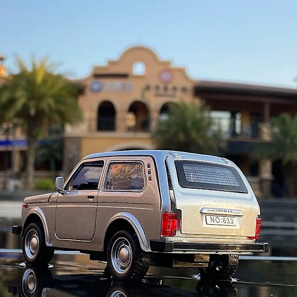 1:32 LADA NIVA Classic -auto, metallivaluautot ja leluajoneuvot, metallileluauto, erittäin simuloitu kokoelma, lasten lelulahja[HK] Black 2