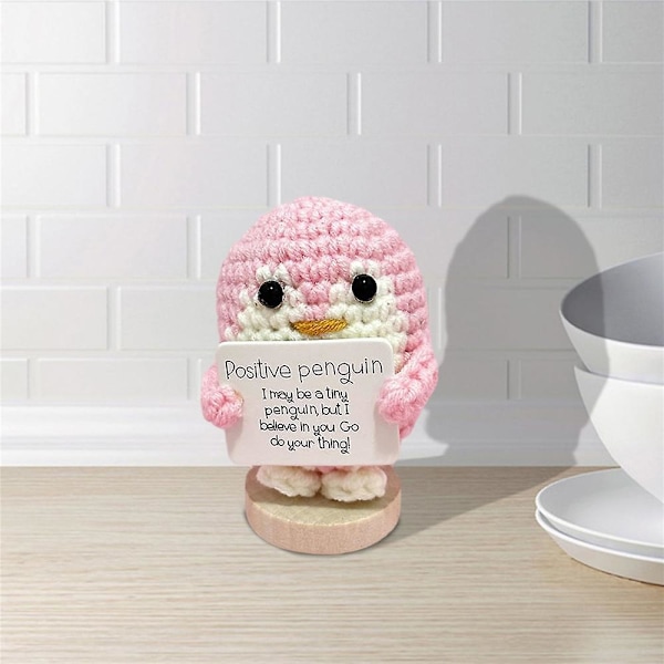 HK  Handgjord pingvinfigur stickad docka leende positiva vibbar emotionellt stöd heminredning inspirerande gåvor Pink