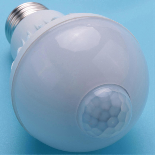LED-sensorlampe med bevegelsesdeteksjon, E27 dimbar pære, 5W[HK]