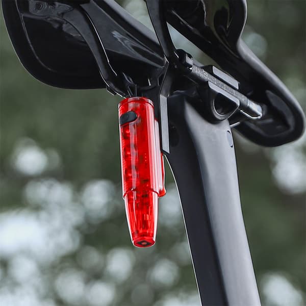 Genopladelig USB-cykelbaglygte med bremsegenkendelse og høj synlighed