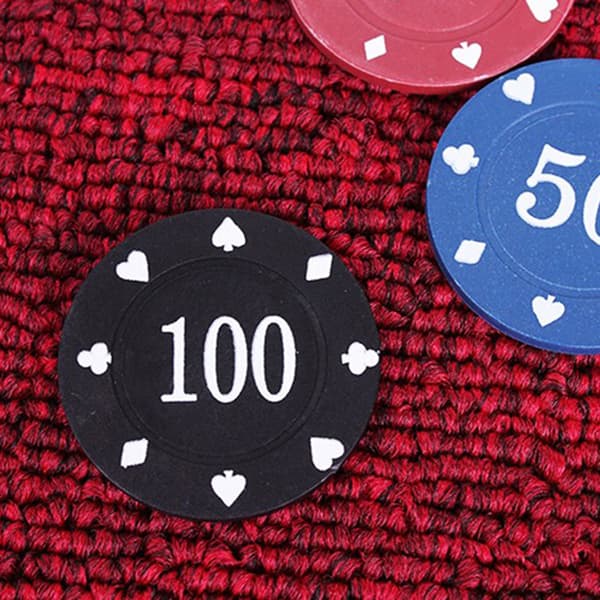 100 plastpokerchips med låda för spel och matteövning, räkning, spel, leksak