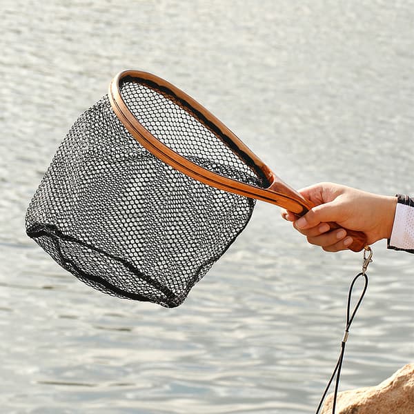 Fiskegarn med elastisk snor for fluefiske og utsetting av fisk