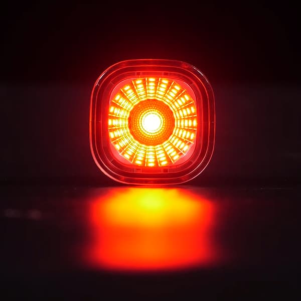 Oppladbar Smart Sykkelbaklykt IPX6 med Bremsesensor og 5 Moduser