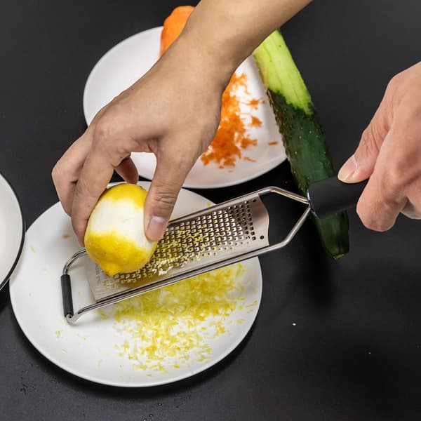 Premium klassisk skarp zester-rivejern i rustfrit stål, til parmesan, ingefær, chokolade, muskatnød og trøfler