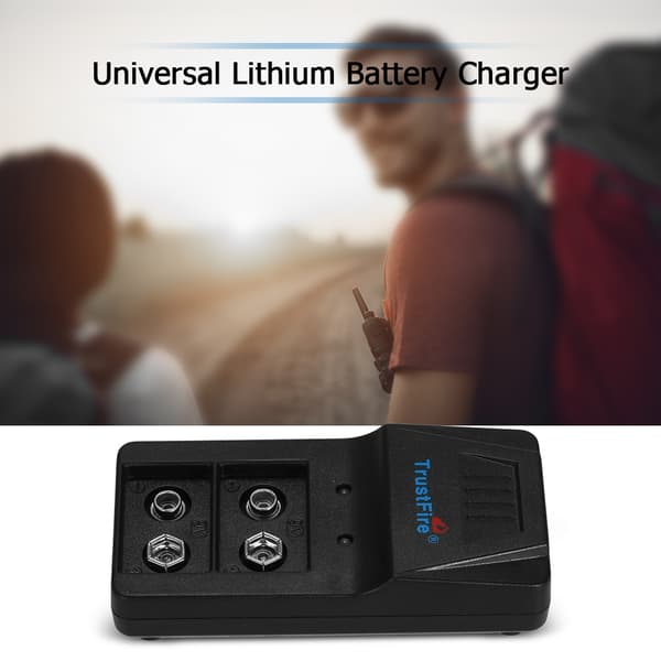 Smartlader for 9V litiumbatterier med mikro-USB-grensesnitt og bærbar LED-lampe