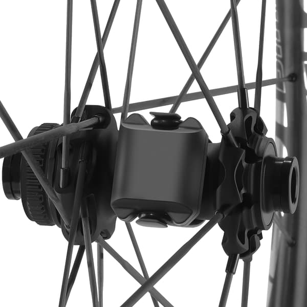 Trådløs hastigheds- og kadencesensor til cykler, IP67-klassificeret, ANT+ og Bluetooth-kompatibel.