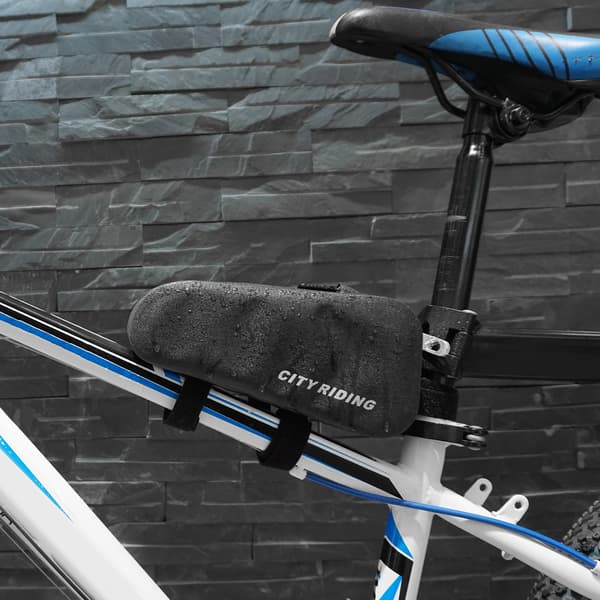 Vattentålig triangulär cykelväska med 1L kapacitet för MTB/Racercykel.