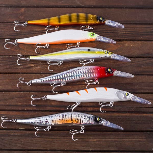 Minnow Jerkbait Fiskelokke til Bas med Trekrog, Medium Dybde, 13,5 cm, 14,7 g