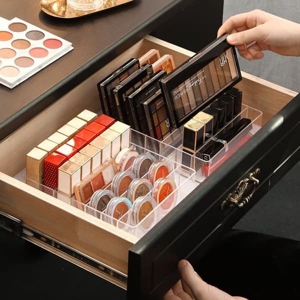 Makeup- og kosmetikorganisator med 7 akrylrum, holder til makeup-paletter