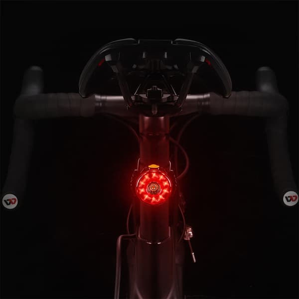 LED USB oppladbart baklys for sykkel med to farger, IP64-klassifisert, kompakt, lett, 7 moduser