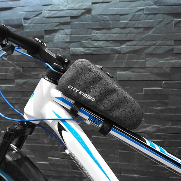Vattentålig triangulär cykelväska med 1L kapacitet för MTB/Racercykel.