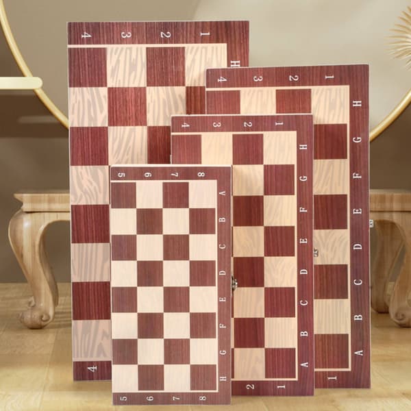 3-i-1 Träschackset: Schack, Dam och Backgammon. Bärbart för vuxna och barn.