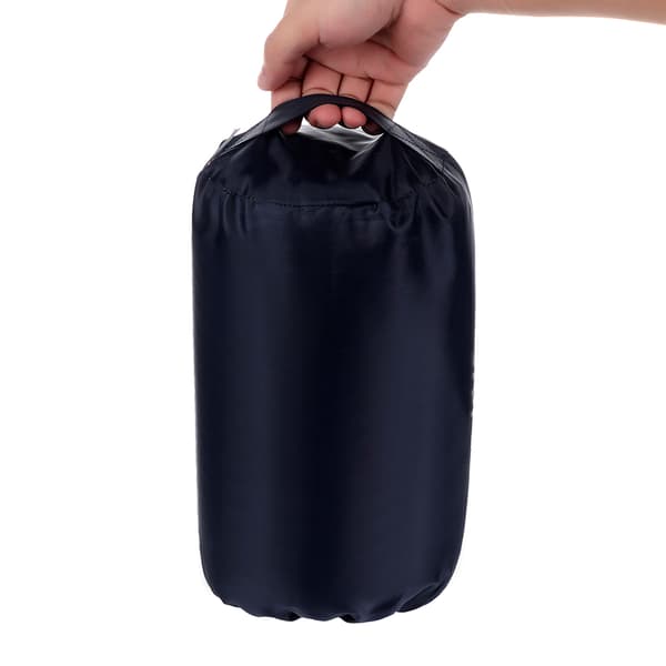 Lätt, bekväm och varm fleecesovsäck för utomhuscamping och backpacking.