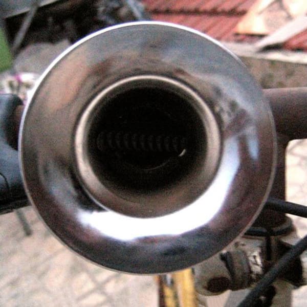 Klassisk retro metallcykelhorn med justerbart styrfäste (22,2 mm)