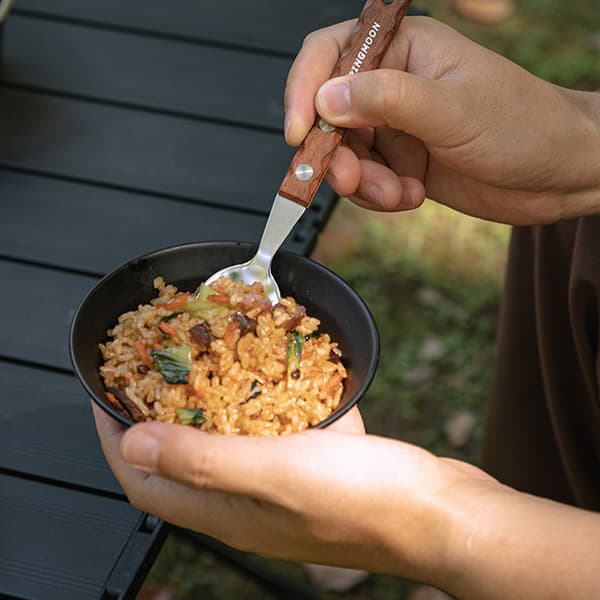 Bestikksett i rustfritt stål med antikke trehåndtak for camping, piknik og grilling