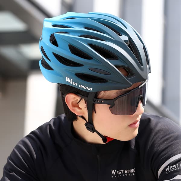 Ultralätt cykelhjälm med 28 ventilationshål och storleksjustering, PC+EPS-material