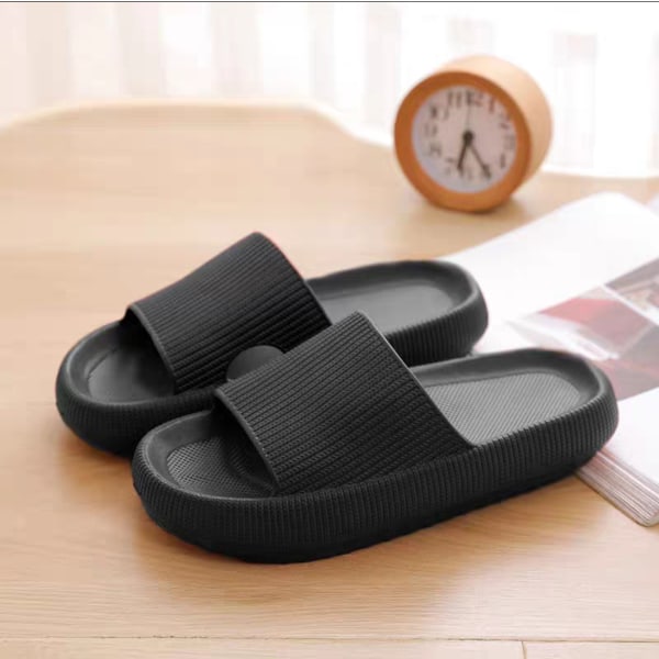 Tofflor för kvinnor Sommar mjuk sula sandaler Halkfria badkläder Black 44/45