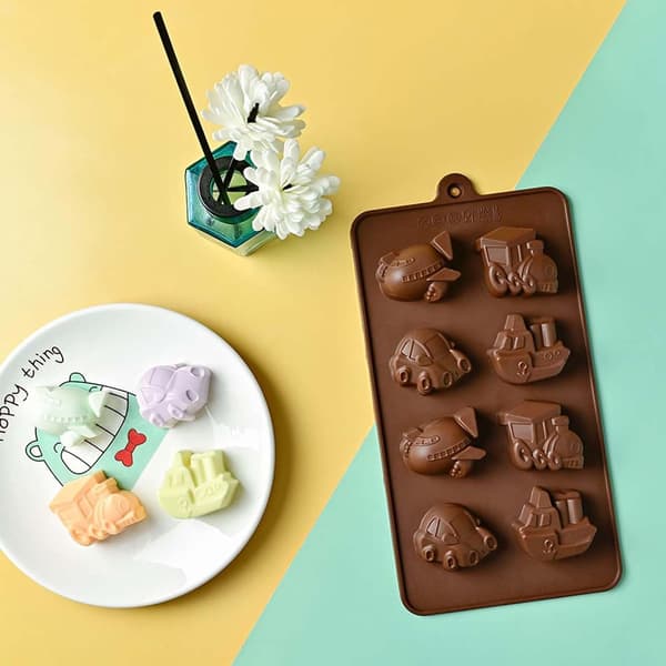 Silikoneform til chokolade og bagning biler, både og tog