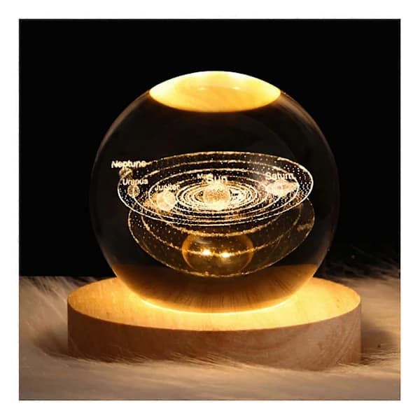 Liten krystallkule med trebelysningsbase 3D-glasskule med LED-lys Solsystemet