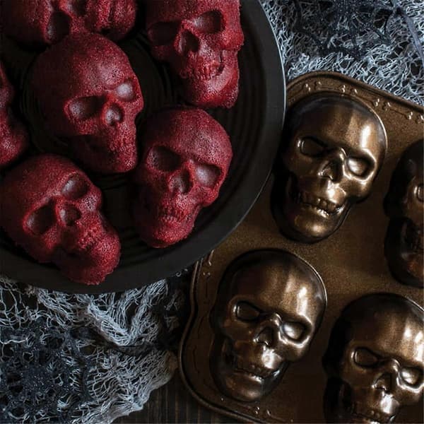 Ware Halloween Bageform, Spooky Skull Cakelet Form, Bronze