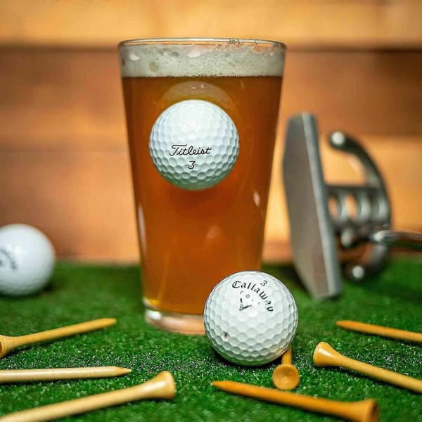Unikt pintglas med ægte golfbold, designet og håndlavet - SDR