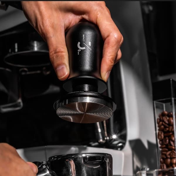 Kaffestamper Espresso Distribution Tool Trykfjedret Stamper - 51mm Svart black