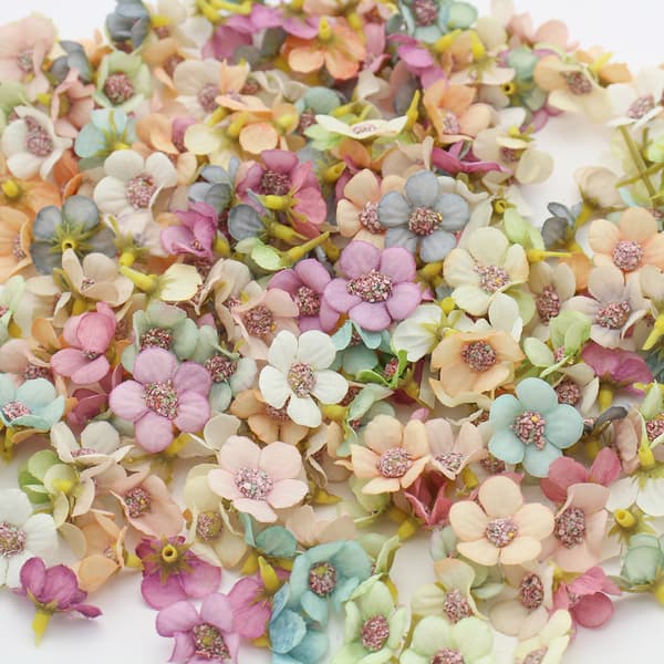 200 stykker 2,5 cm bryllupssilke små blomster DIY håndlavet måtte