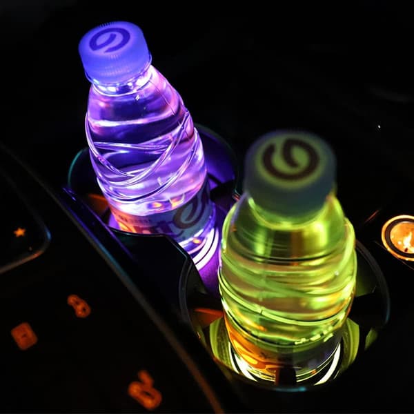 LED-mukiteline autoon, 7 väriä vaihtava, USB-latausmatto, vedenpitävä