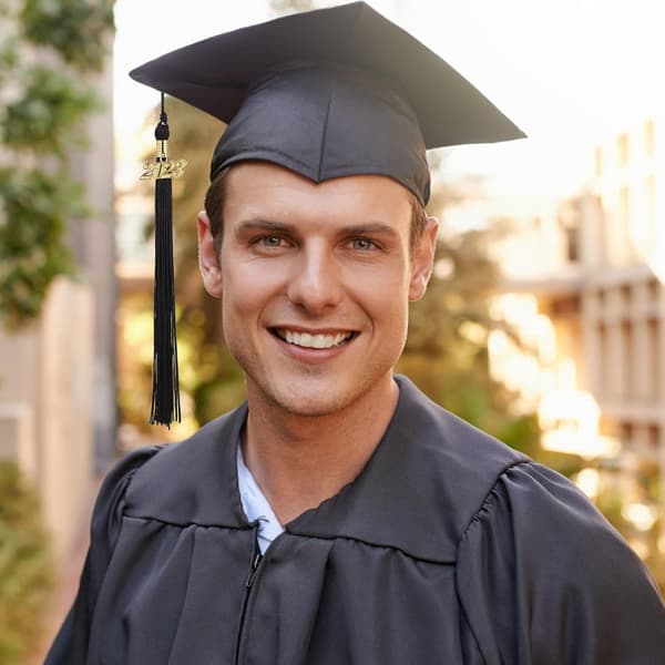 Tupsu valmistujaishattuihin 10 kpl polyesteristä, musta luova versio -