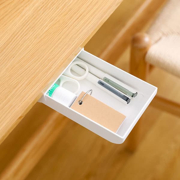 Dold hylle for oppbevaring under bordplate