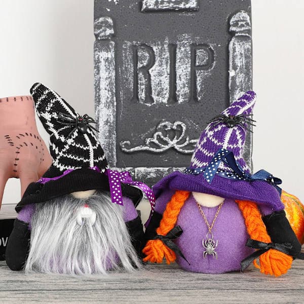 Halloween-dekorationer: Ansiktslösa dvärgdockor, Rudolf-docka, spindel, fladdermus, festlayout