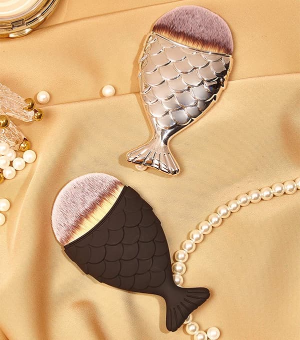 1 Pack Mermaid Tail Makeup Brush, Exquisite Fish Tail DXGHC