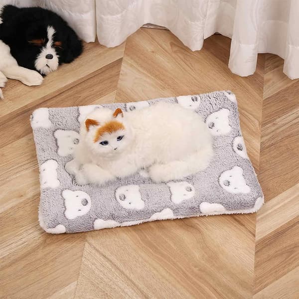 Calming Cat Blanket, Soft Flannel Pet Sleeping Mat - Anti-Anxiety