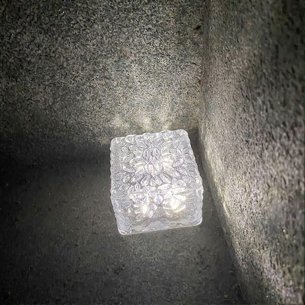 Solar Powered Glass Brick with LED Lights, Square, Lined Texture, Path and Garden Lighting for Outdoor Yard Decoration!ZZ9 Blue Light Small 4LED Blue Light Small 4LED