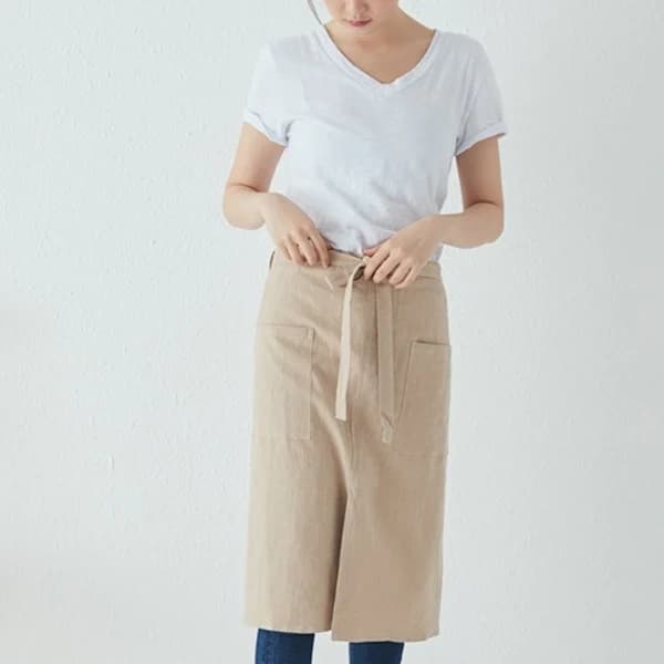 Mid-length linen bistro apron with two large pockets; can also be used as a craft apron. black