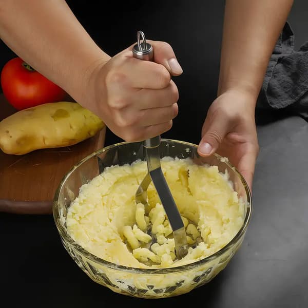 Professionel manuel kartoffelmoser i rustfrit stål med skridsikker base, kraftig