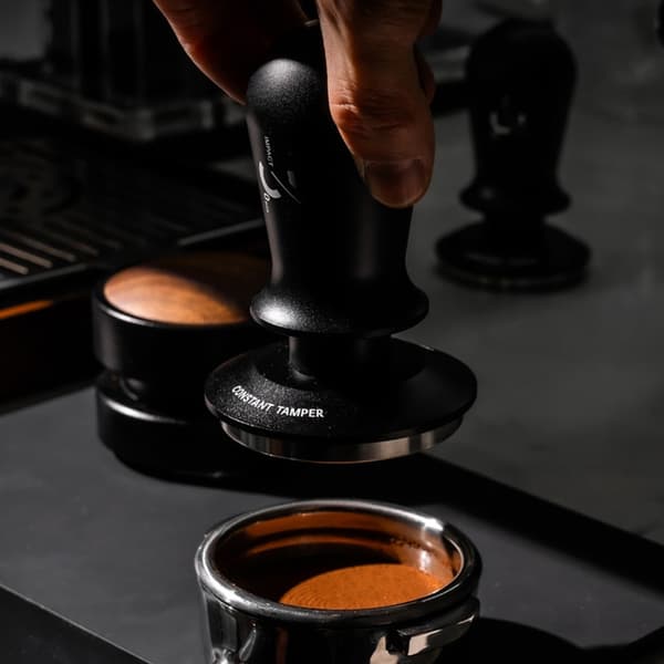 Kaffestamper Espresso Distribution Tool Trykfjedret Stamper - 51mm Svart black