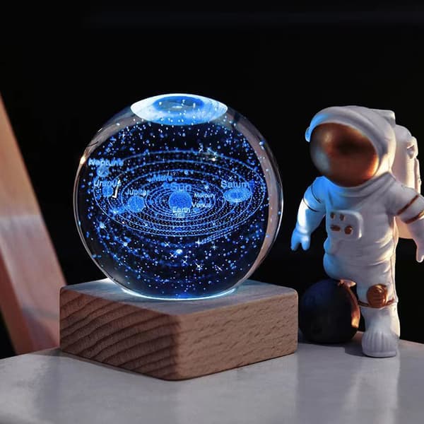 3D Galaxy Krystallkule USB Nattlys Dekorativ Glødeball for Voksne Barn Gaver Måne Moon