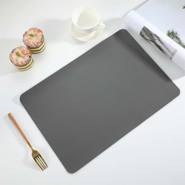 4-pak dækkeserviet i kunstlæder rektangulær mørkegrå 43x30cm grå gray