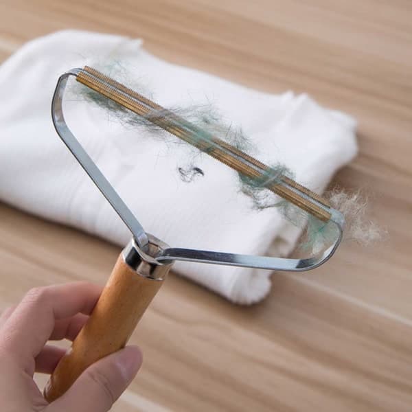#Reusable lint remover with wooden handle Clothes care roller#