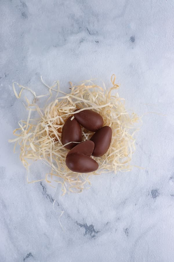 Pralineform Ägghalvor Chokladform 30g - BWB 704