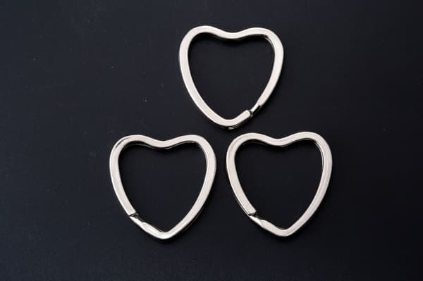 Hjerteformet delt ring - Sett med 20, karabinkrok nøkkelring