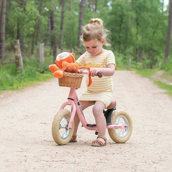 Mellanstor traditionell cykelkorg i rotting med läderremmar